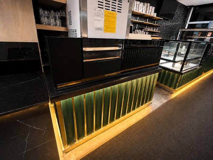 Custom Made Heated food and pastry display counter