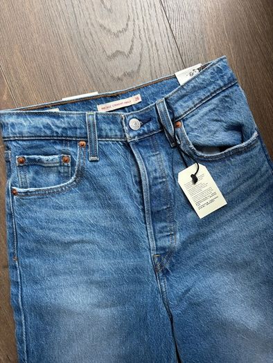 Levis Ribcage straight ankle jeans brand new