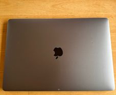 macbook pro 2018  15"  i7  A1990