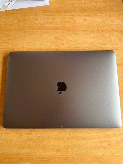 macbook pro 2018  15"  i7  A1990