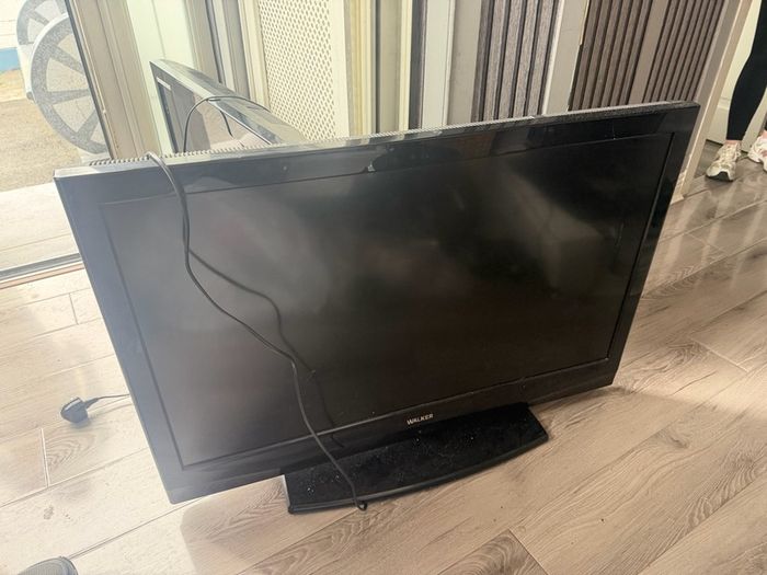 2 X flat screen Tv 42 inch and 32 inch