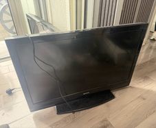 2 X flat screen Tv 42 inch and 32 inch