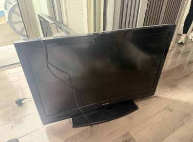 2 X flat screen Tv 42 inch and 32 inch
