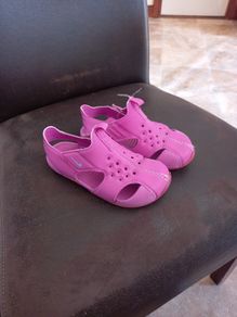 Nike girl's sun slippers, size 10