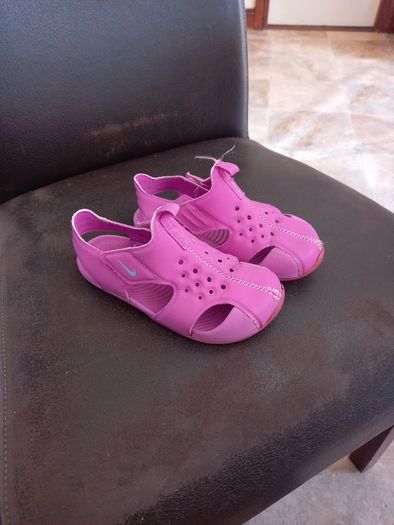 Nike girl's sun slippers, size 10