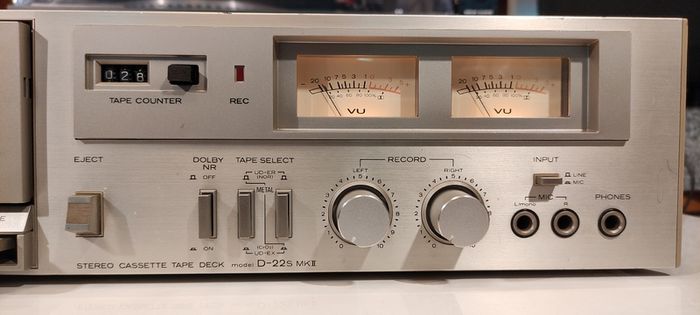 Hitachi D22S Mk II Cassette tape deck
