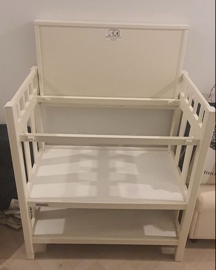 Mama's & Papa's changing unit
