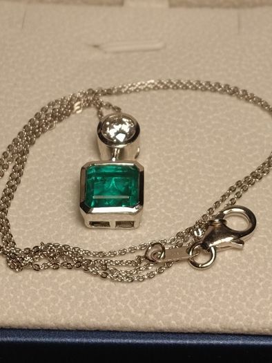 Emeraldine Quartz and Real Moissanite Pendant and Chain