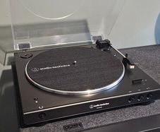 Turntable Audio Technica AT-LP60XBT with Bluetooth