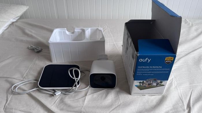 Eufy Solocam C210 with Solar Panel - Like new, hardly used