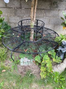 Garden seat for around a tree
