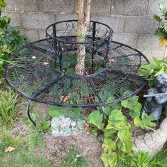 Garden seat for around a tree