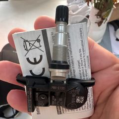 Toyota tyre sensor valve brand new