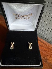 Gold earrings diamond