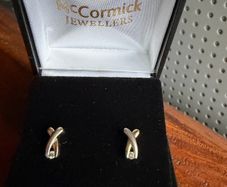 Gold earrings diamond