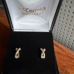 Gold earrings diamond