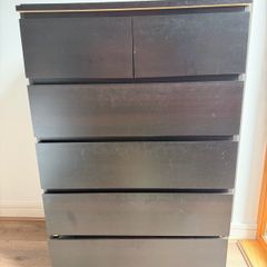 Black chest of drawers