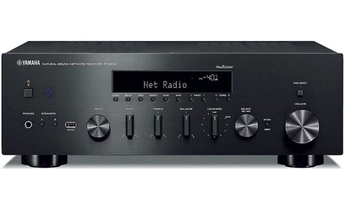 Yamaha Amp & 4 Yamaha Speakers & AV Link