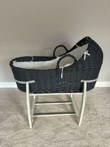 moses basket and stand