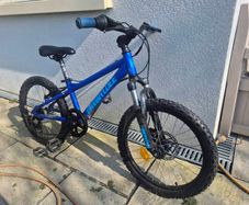Wyldee kids mountain bike 20" frame good condition, front suspension disk brakes