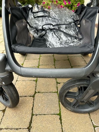 uppa baby V2 Full set (pram and car seat)