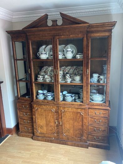Display Case - Break Front - Large