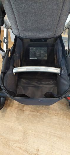 UPPAbaby Vista V2 Travel System Bundle (+Ergobaby 360, BuggyBoard & Changing Bag)