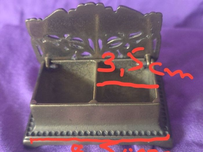 Vintage brass trinket box with sunflower detail