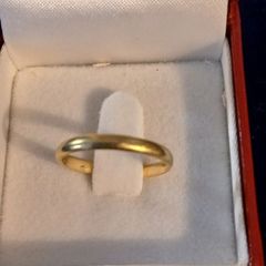 18ct gold wedding band