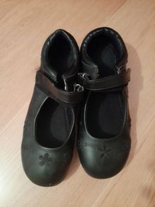 Girl's shoes