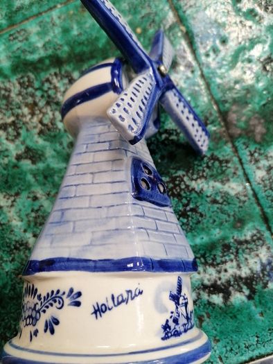 Ceramic windmill light holder