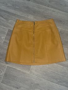 womans skirt