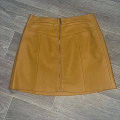 womans skirt