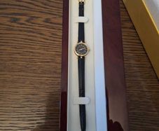 Gucci 2040 Ladies Quartz Watch