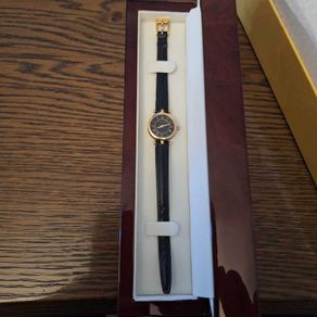 Gucci 2040 Ladies Quartz Watch