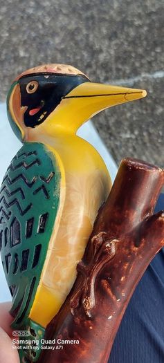 Original bulmers woodpecker display item,collectors item, hard to come by ,little damage on he's beak,,see pictures for condition,,price includes post to anywhere in Ireland, by certificate proof of post, sold as is ..made by Harry E. tunnigcliffe London,