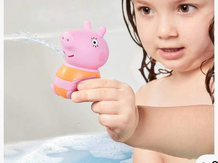 TOMY Toomies Peppa Pig, Mummy & George Bath Squirters, Baby Kids Water Play Toys