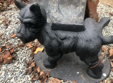 cast iron Dog