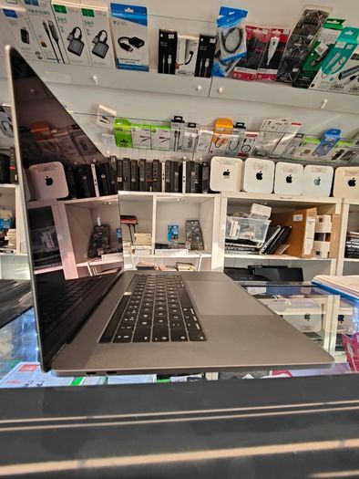 Apple MacBook Pro 15" A1990 2019 - Intel i7 16GB 500GB UHD Graphics 630 macOS Sequoia (New Battery, Cycle: 1)