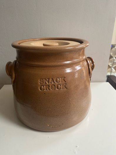 Kiltrea large pottery snack crock