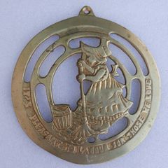Vintage brass wall plaque - Its pleasant to labour for those we love
