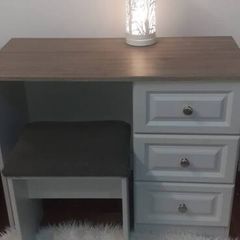 3 drawer unit with chair