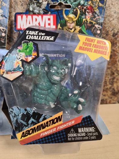 Marvel action figure Finger Fighters LOKI and Abomination