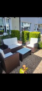 garden table and chairs
