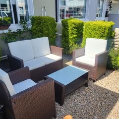 garden table and chairs