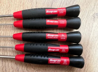 Snap on screwdriver