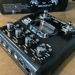 Zoom G2Nu digital multi-effects guitar processor pedal box
