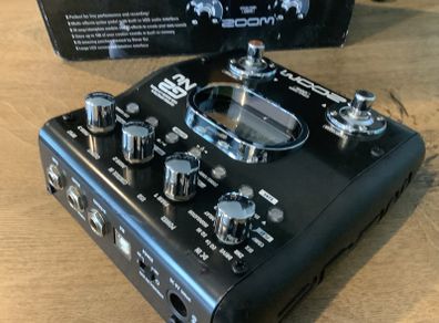 Zoom G2Nu digital multi-effects guitar processor pedal box