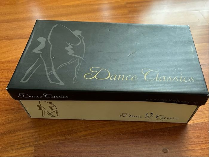 Dancing Shoes Latin/Salsa. Capella.