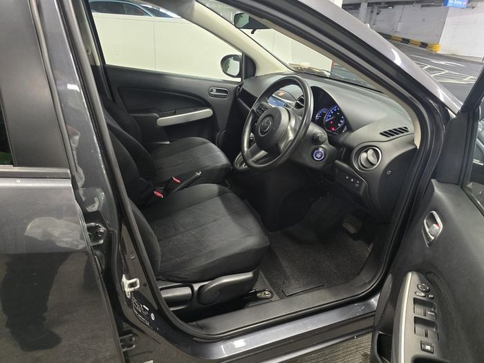 2013 Mazda Demio